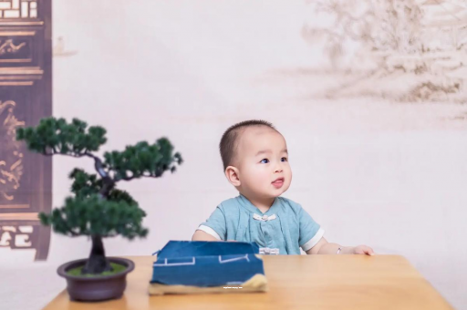 巴彦淖尔市宝宝眼睛突然肿了